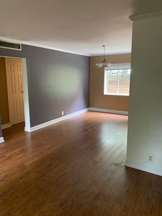 Front door to dining room - 1br, 1ba w/porch $1400 (gas, water, emory line, $100 discount) / Emory / Virginia Highlands Condo