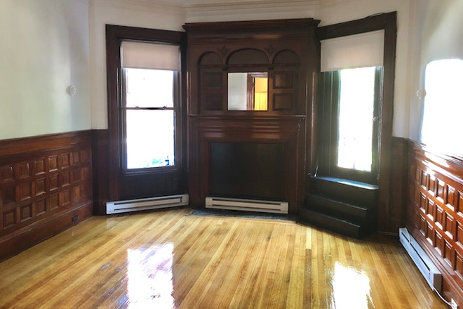 A - Brookline / Fenway border Apartments