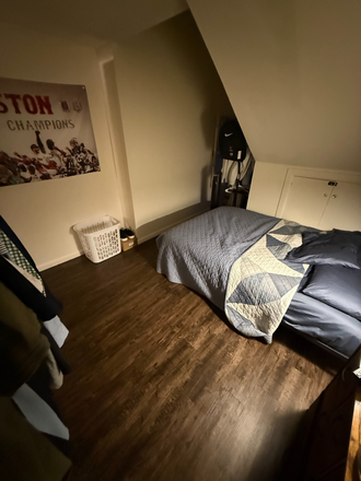 Bedroom 1 - Prime Location 3 Person Apartment (2-3 ROOMS AVAILABLE)