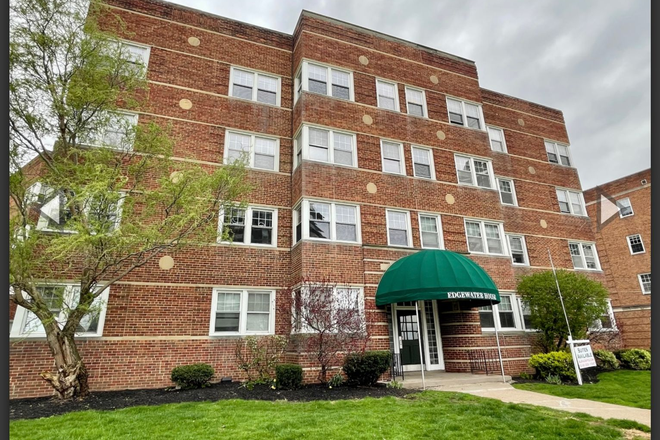 Photo - Edgewater House - Huge 2 BR unit in Lakewood with garage parking