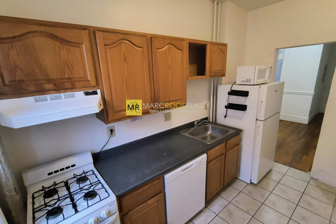 Kitchen - ALLSTON 3 BED  1.5 Bath COMM AVE AVE ASAP ***NO FEE*** Apartments