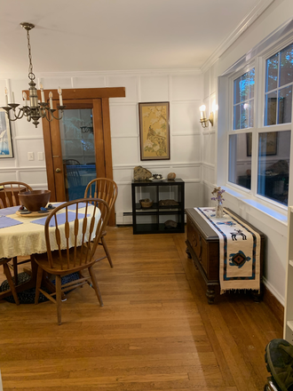 dining room - Quiet, Safe, easy commute, All Utils Included, WiFi, Washer & Dryer, Dishwasher, Disposal House