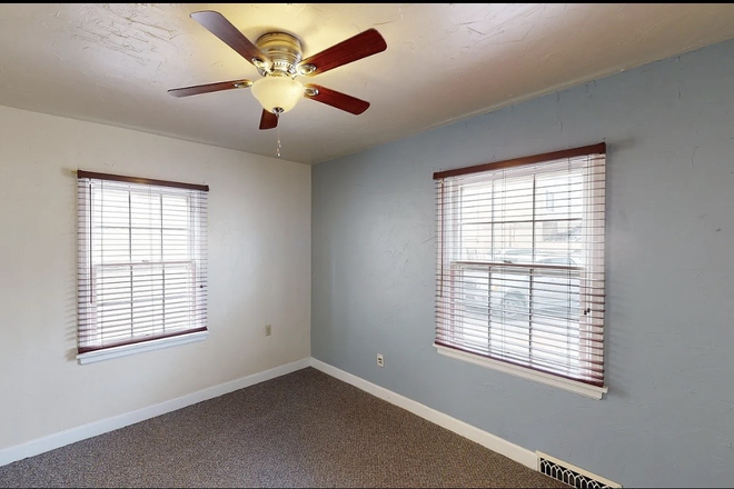 Bedroom - Live 1 Block From CMU House