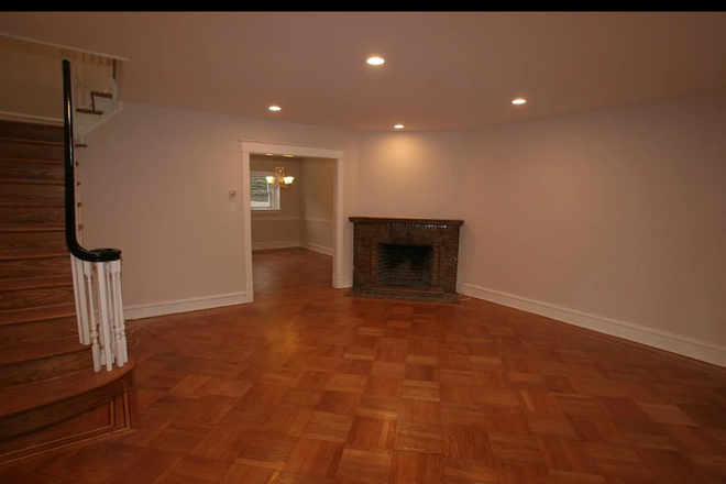 Living room - 5209 Church rd "1/2 block from university", complete  house , 3 bedroom 1 bath