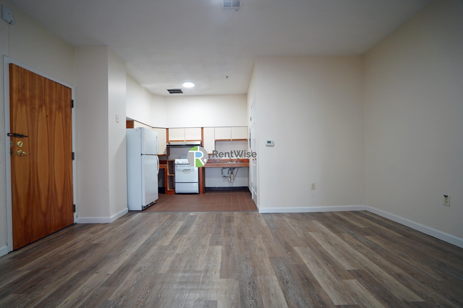 1 - AVAILABLE NOW! Fantastic 2 bed/1 bath, Pet Friendly, No Fee! Apartments
