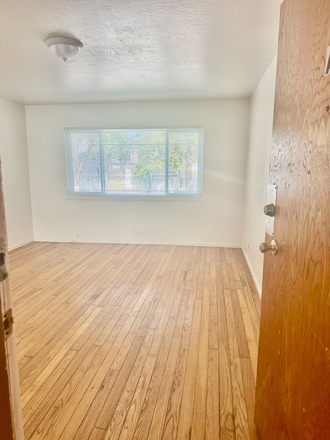 Living room - 3322 king street