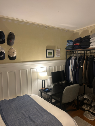 Nice desk and chair - CLEAN BRIGHT ROOM CLOSE TO THE T AND CAMPUS House