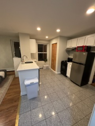 Call NOW for showings! 617-236-8600 - FLEET ST - NORTH END 2BR/1BA AVAIL *8/1 OR 9/1/2025* W/ LNDRY IN BLDNG, EQUAL BDRMS, OPEN LAYOUT!