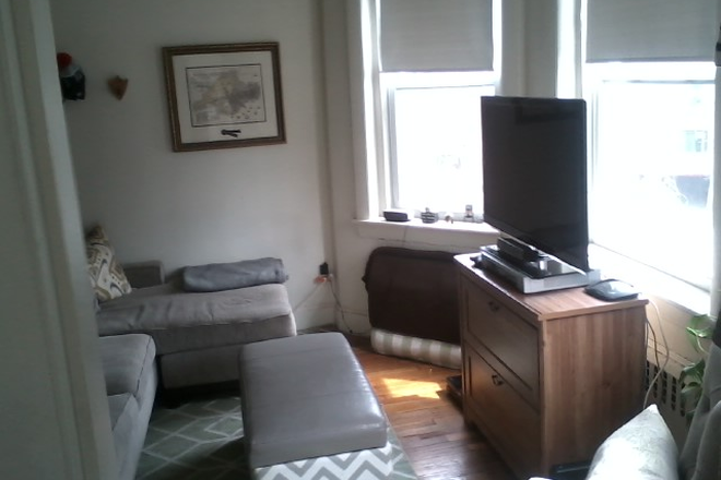 Hub Realty - Brookline, nicely updated one bedroom with new kitchen, and a deck Apartments