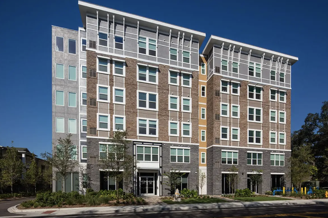 Outside Building - Lark on 42nd Apartments