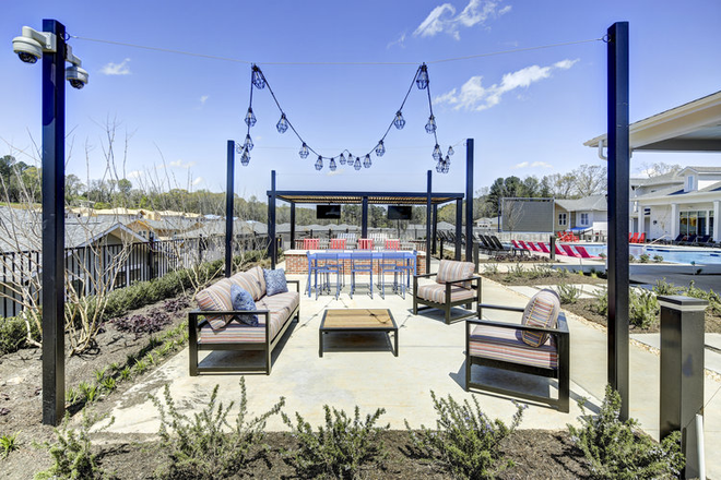 Patio/pool - U Club