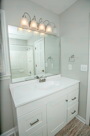 Bathroom - Beautiful Townhouse in Durham – $2,100/month + $500 Off First Month's Rent!