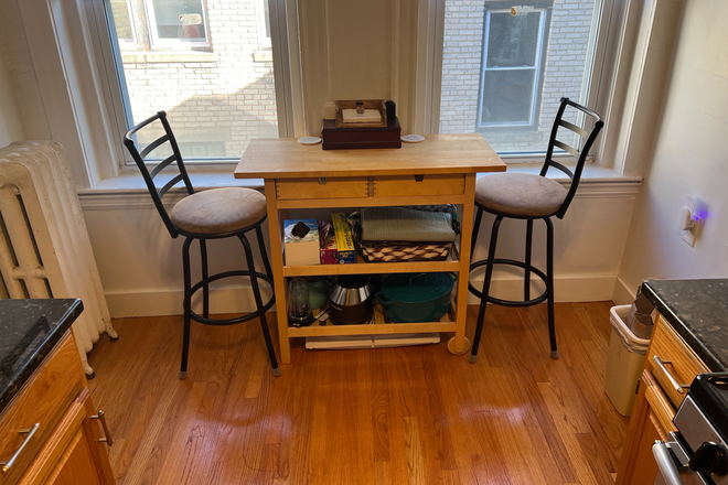 kitchen - Spacious Brighton 2 bed with updated kitchen and balcony for 6/1 - NO FEE! Apartments