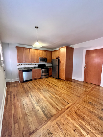 Kitchen - 1107 West Grace St Apartments