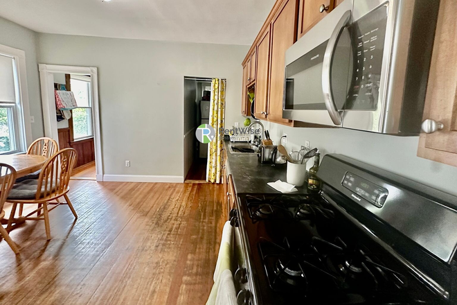 1 - JUNE 2026 6 Bed/2 Bath Fabulous Apartment!  NO BROKER FEE!