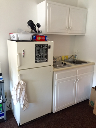 hubrealtyproperties.com - Fenway, beautiful studio with bay windows, St Mary's T stop Apartments