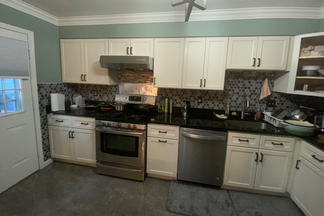 Kitchen - Single Family home in Berwyn Heights