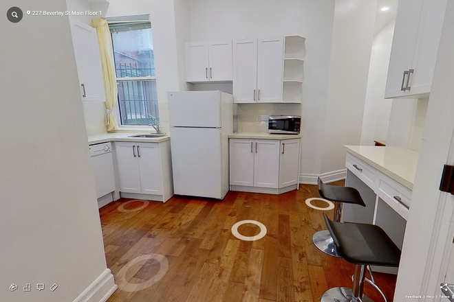Entrance/Kitchen - 227 Beverley Street #1: Large 3 bedroom main floor unit Apartments