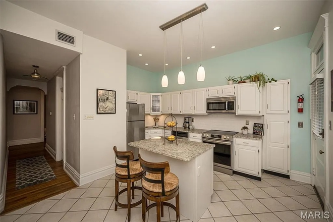 Kitchen - Spacious 2BR/2BA Central West End Condo - Ideal for Residents, Grad Students, or Faculty