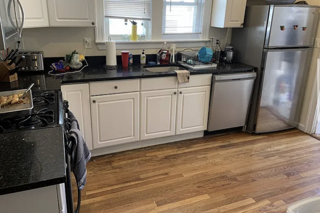 Kitchen - Cozy 6 bedroom, 2.5 bath home located close to campus with a lovely view