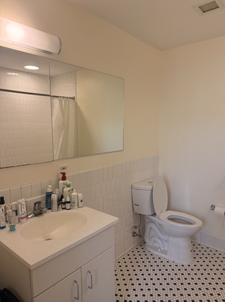 en-suite Bathroom - Close to Harvard Campus Apartments