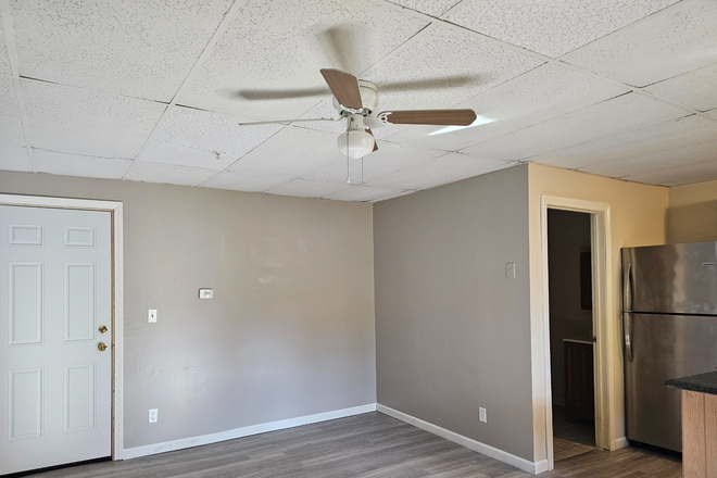 living area - Newly renovated studio apartments HEAT AND HOT WATER INCLUDED