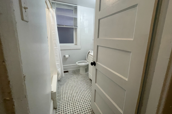 Bathroom (Right of Bedroom 1) - 5920 McPherson (3 Bed / 1 Bath) Apartments