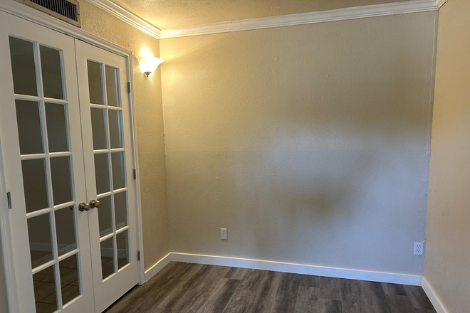 Room 3 - Private Rooms  – Clean | Safe | Student-friendly House