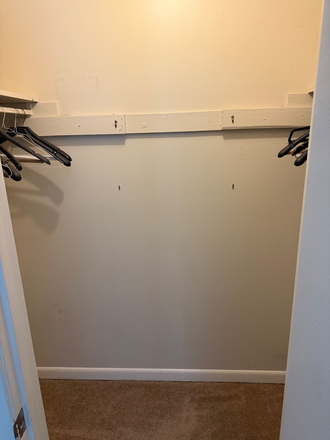 Walk in closet - Vieux Carre Apartments
