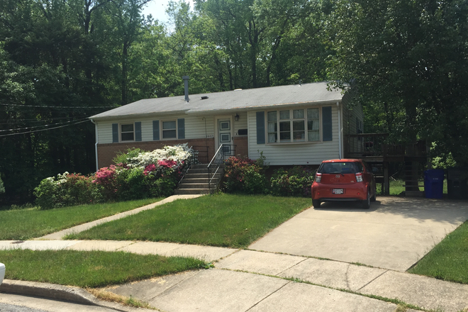 Front view - Rooms in a Nearby Rental House for UMD students