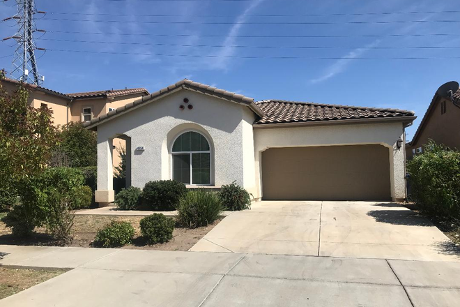 Front of House - Nice Community 3 miles from UC Merced *Ideal for UC Merced Students, Staff