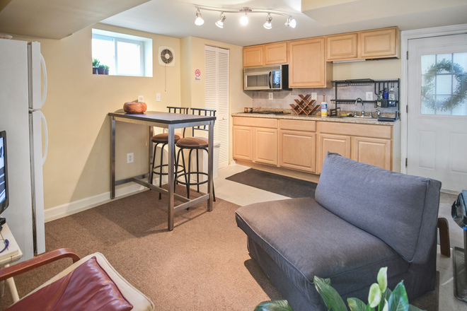 NEW Student Apt, Common area - New Student Housing Available! 5 min to campus (Parking, in unit W+D, Wifi, utilities all incl.)