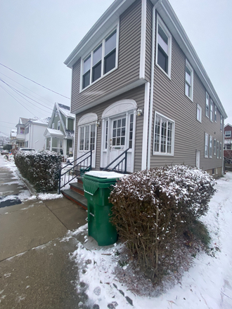 2nd floor Unit - *Summer Sublet* Townhome