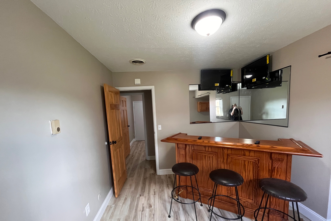 Bar room - BAR-ROW-HEAD House