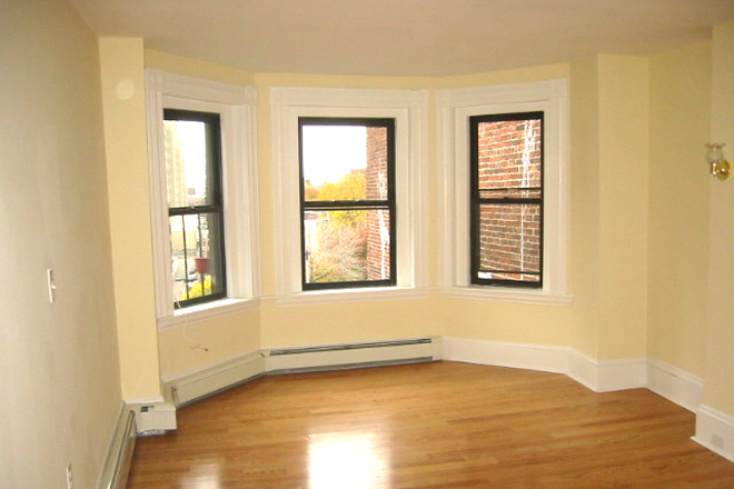 visit hubrealtyproperties.com - Fenway, near Kenmore Square, huge 2 bedroom split with laundry in unit Apartments