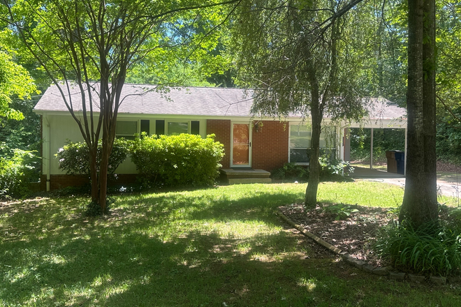 Large front yard - Great 3 bedroom, 2 bath single family home - close to NC State!