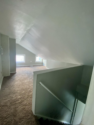 bed 4 - Walk to UC campus from this 5bd/2bth house!