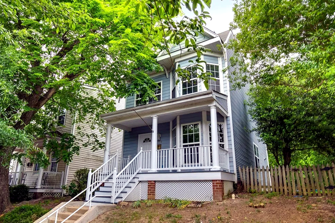Single-family home with covered front porch - Classic Church Hill Home | $800/mo | Private Rooms Near VCU/MCV