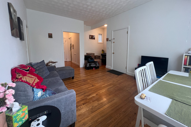 1 - Beautiful One Bed w Study, located close to Harvard Apartments