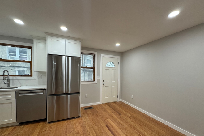 - - Large 4 bed 1.5 bath townhouse w/ Laundry and Parking Available