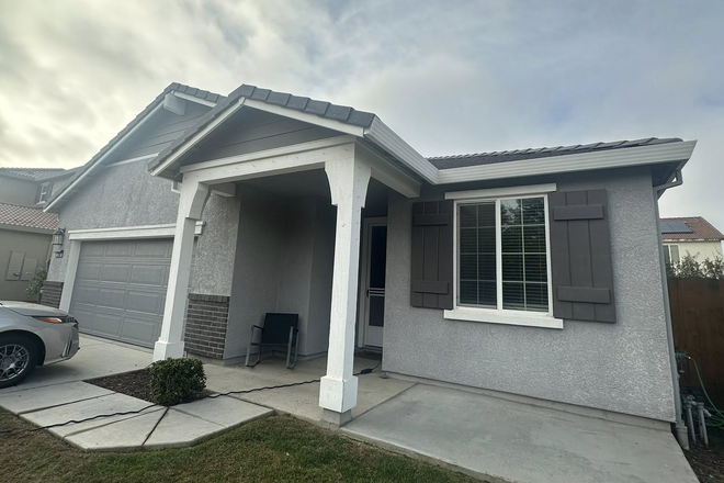 Front of House - 3 single-occupancy bedrooms available - Moraga neighborhood