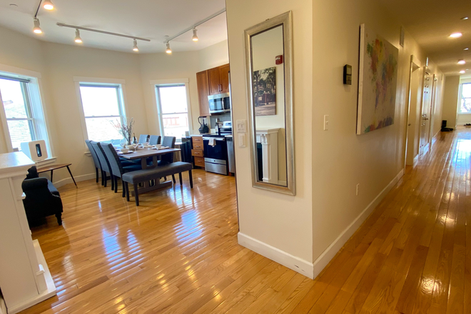Dining room - BEAUTIFUL FURNISHED BEDROOM WITH PRIVATE BATHROOM IN LUXURY PENTHOUSE AT HARVARD YARD | NO FEE