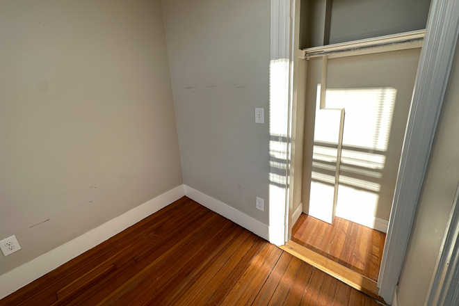 3 - SEPT 2025! Incredible Harvard Sq location. sweet 1 bed. Pets Ok Apartments