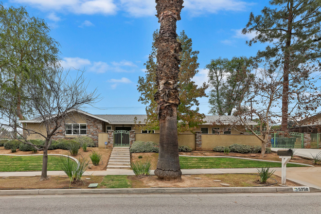 Front View - 4BR House with Big Backyard and Plenty of Space