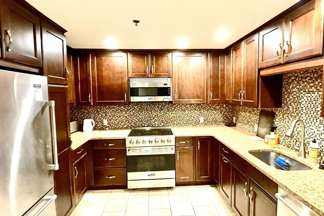 . - Stunning large 2-bed, 2-bath corner unit at the heart of Back Bay! LAUNDY IN UNIT - Avail NOW! Apartments
