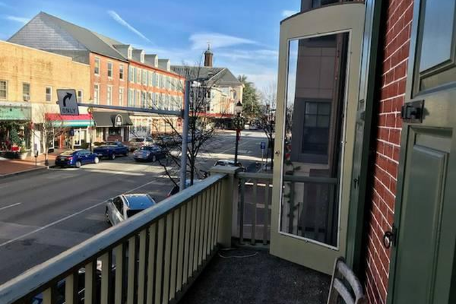 Patio - 1-BD Unit with Street View Convenient Location for School Year 2026-2027