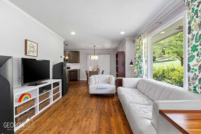 Living Room - Charming 4 Bedroom Home on Corner Lot (Fernbank Elementary)