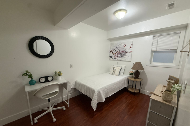 Bedroom - Affordable Private Girl room Downtown - Top Floor and Furnished Apartments