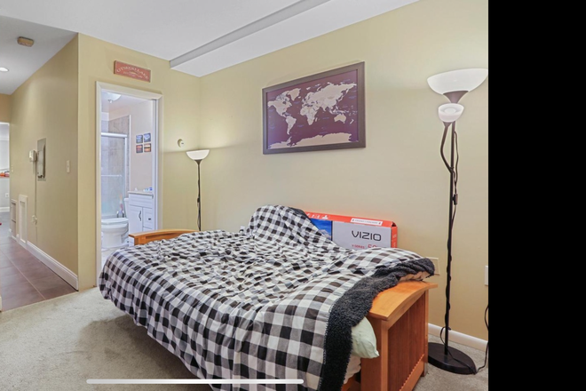 Den - One bedroom with den in Fells point Duplex