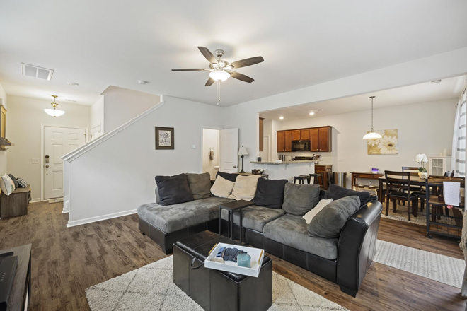Downstairs open concept - Wentworth Hall, Summerville, close to I26 House